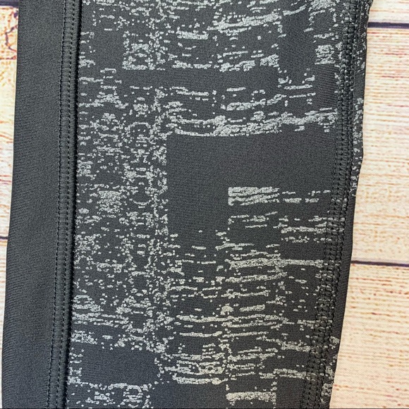 ❗️SOLD❗️Under Armour Gray Heatgear Compression Leggings - Picture 5 of 12